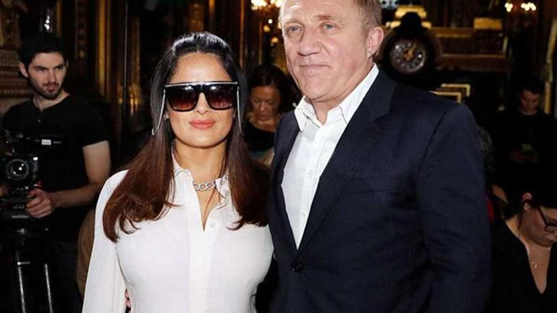 زوج سلمى حايك يتعهد