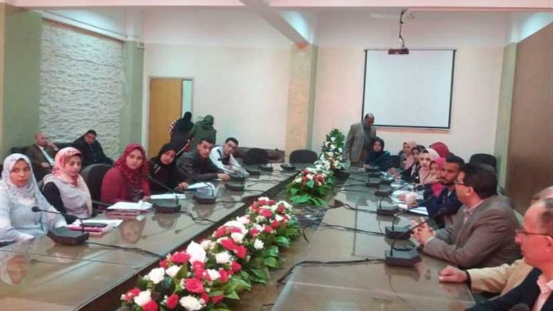 20 مدربًا يوقعون