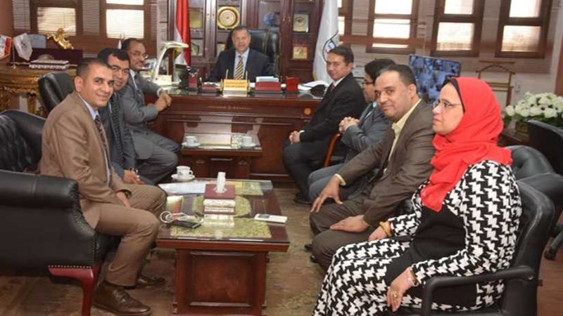 محافظ بني سويف يلتقي