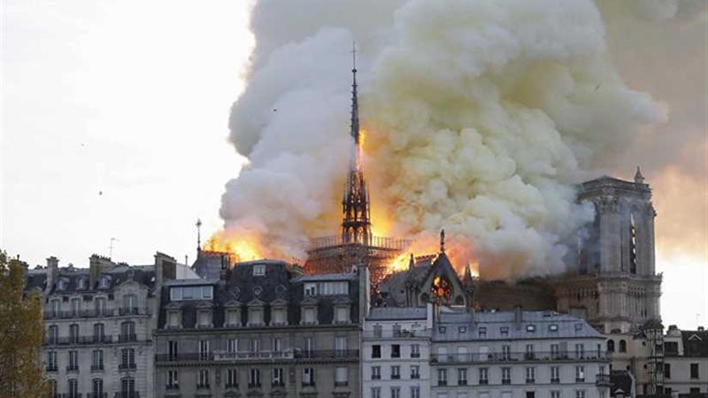 الرئيس الفرنسي يرجئ