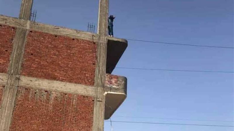 إنقاذ فتاه من الانتحار