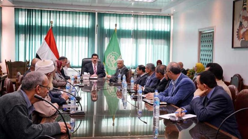 محافظ القليوبية يجتمع