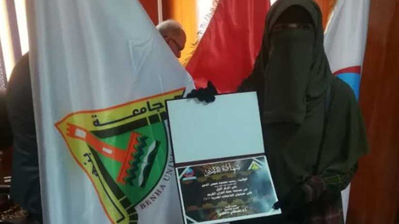 طب بنها يكرم الأولى