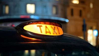 ابنتا الـ 10 سنوات تتحرشان بسائق تاكسي في عاصمة الجمال