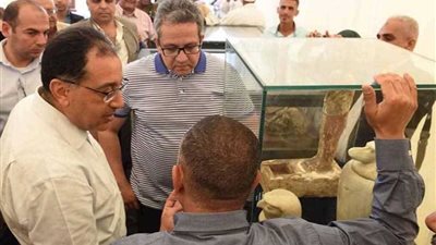 رئيس الوزراء يتفقد بيت ثقافة 