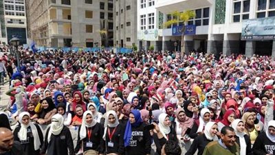 مسيرة طلابية تجوب أركان جامعة دمنهور تأييداً للتعديلات الدستورية