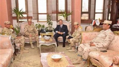 محافظ بني سويف يلتقى قيادات قوات تأمين الاستفتاء على التعديلات الدستورية