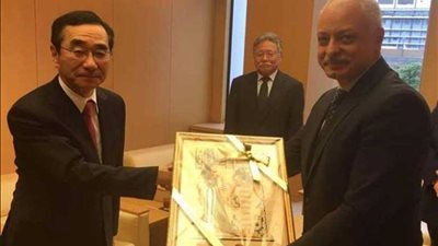 السفير المصري في طوكيو يبحث تعزيز التعاون مع منظمة اليابان للتجارة الخارجية