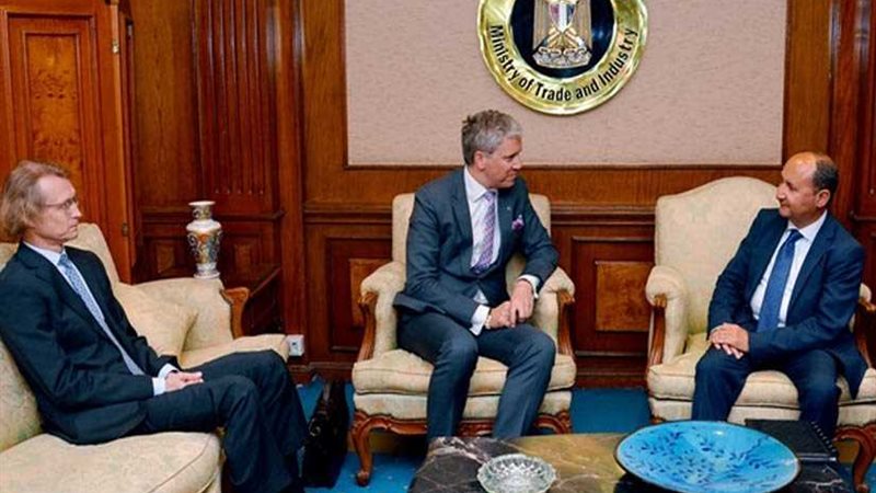 وزير التجارة يبحث