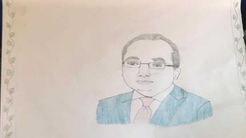 طفل بالأقصر يهدي