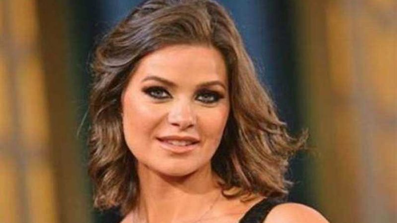 يسرا اللوزي في الصورة