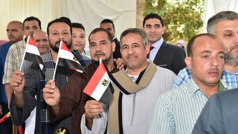 بالجلباب الصعيدي..