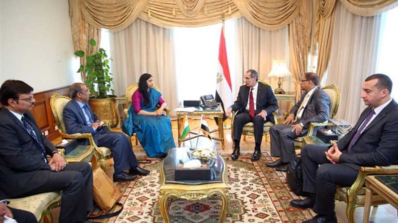 وزير الاتصالات يبحث