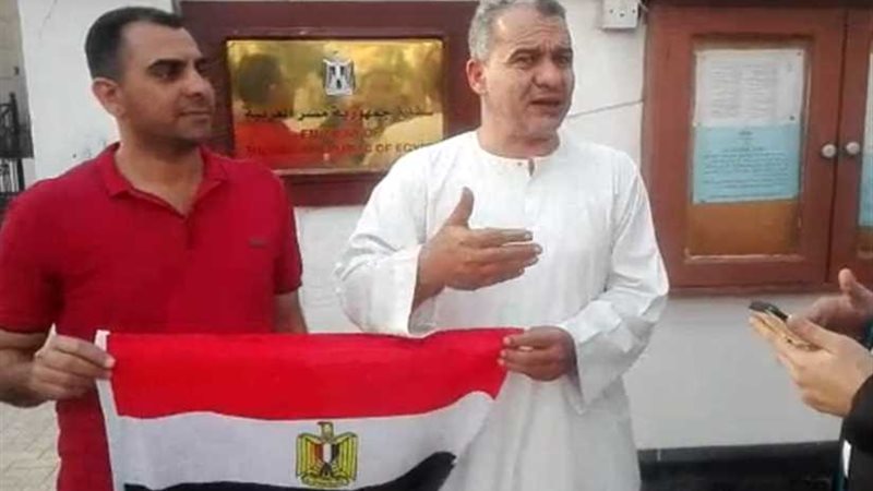 شاهد.. مصري من أمام