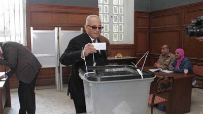 بالصور.. أبو شقة يدلي بصوته في الاستفتاء على التعديلات الدستورية