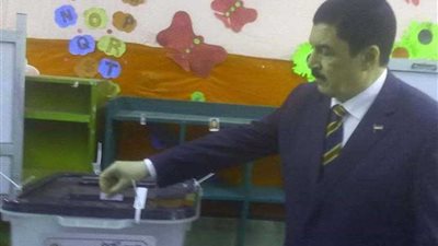 محافظ القليوبية يدلي بصوته في الاستفتاء على التعديلات الدستورية