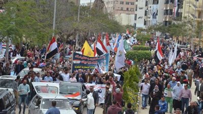 مسيرة حاشدة بجامعة المنصورة لدعم التعديلات الدستورية