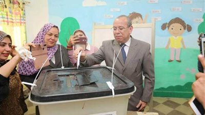 محافظ كفر الشيخ: يدلي بصوته في الاستفتاء