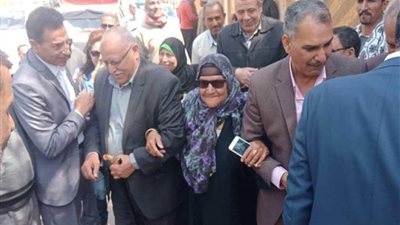 تبرعت بكامل ثروتها.. الحاجة سبيله: السيسي حمى مصر من الأعداء