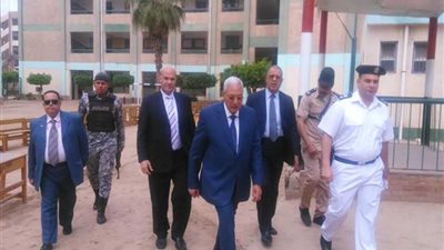 محافظ الدقهلية: تأخر فتح 7 لجان لمدة دقائق.. والاستفتاء يسير بشكل جيد