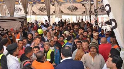 الآلاف يحتشدون أمام لجان الإسماعيلية للإدلاء بأصواتهم للاستفتاء على تعديل الدستور