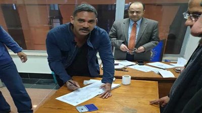 أمير كرارة يصوت في لجنة المغتربين بميناء 