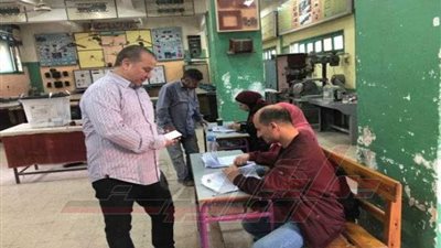 بالصور.. شوقي غريب يدلي بصوته على التعديلات الدستورية بمدينة نصر