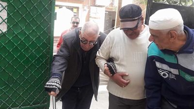 كبار السن يتقدمون الصفوف والمغتربون يظهرون بكثافة بلجان الإسماعيلية