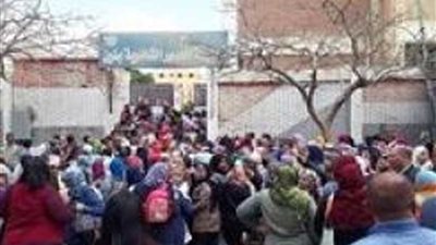 حشود المواطنين لليوم الثاني أمام اللجان الانتخابية للاستفتاء بالتجمع الخامس