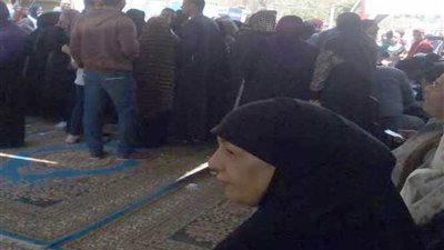 زحام السيدات على لجان الاستفتاء في المنيب