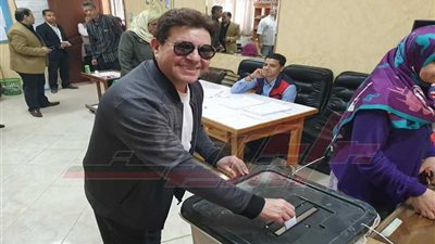 مهدوا بالغناء وشاركوا في الاستفتاء