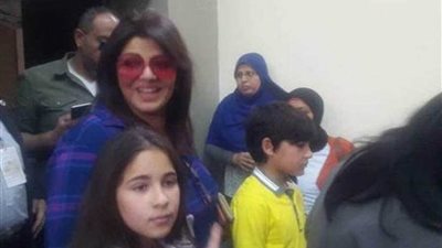 هالة صدقي تدلي بصوتها الانتخابي بلجنة الفنون بالزمالك
