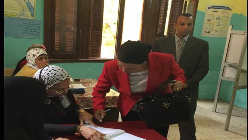 وزيرة البيئة تدلي