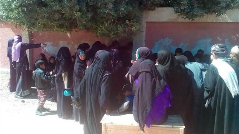 طوابير أمام اللجان