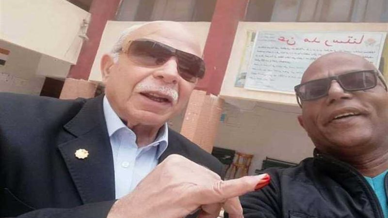 كمال درويش يشارك