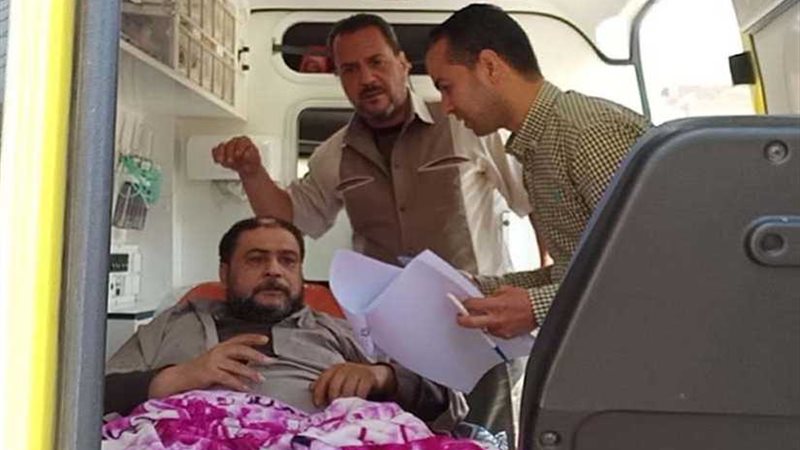 مريض يدلي بصوته من