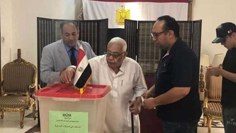 الجلباب.. يظهر في