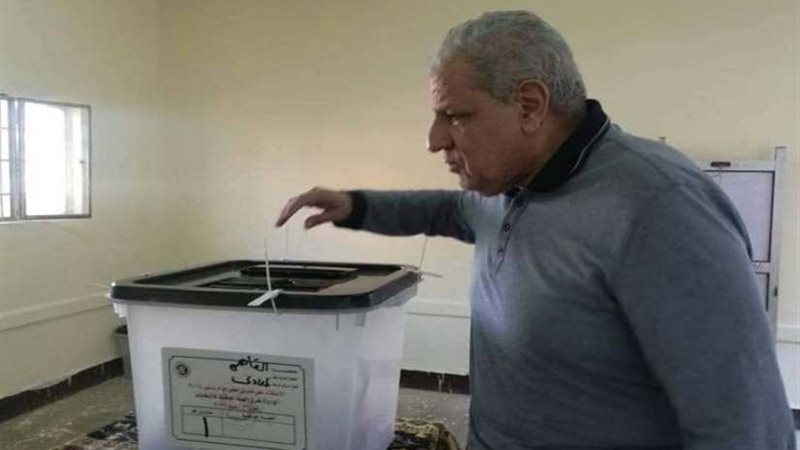 محلب يدلي بصوته فى