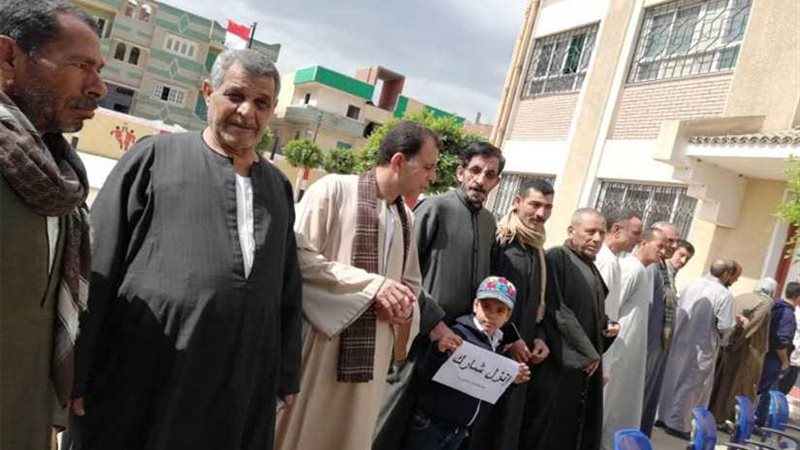 توافد المواطنين بأعداد