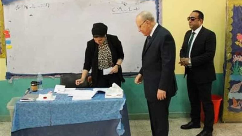 وزير العدل يدلي بصوته