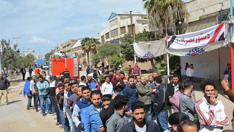 الشباب يتصدرون المشهد