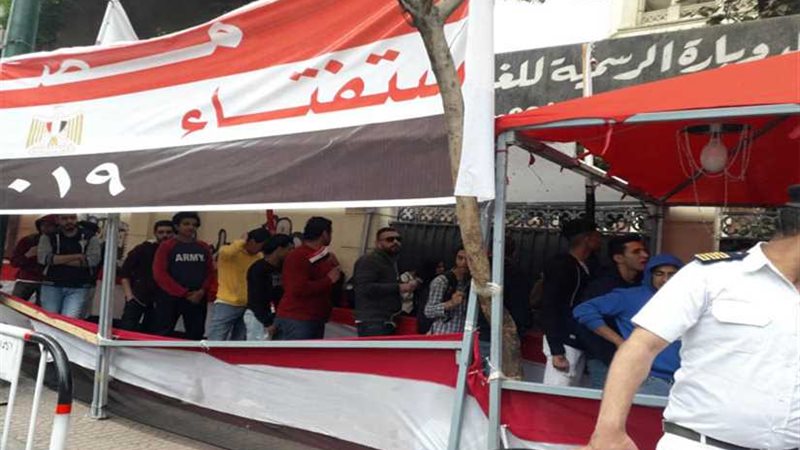 بالصور.. إقبال كثيف