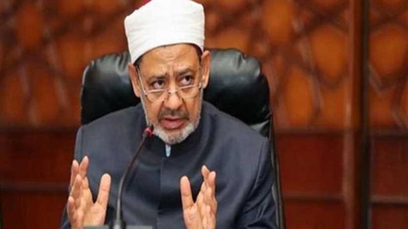 الإمام الأكبر يوجه