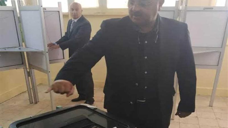 بالصور مسؤولو اللجنة