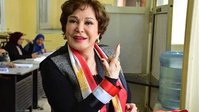 تعرف على رسائل النجوم بعد مشاركتهم في الاستفتاء