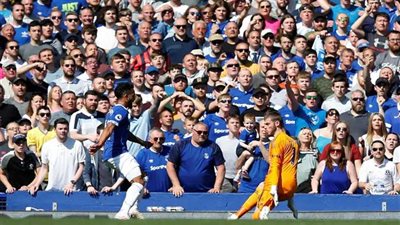 إيفرتون يسحق مانشستر يونايتد برباعية نظيفة في الدوري الإنجليزي لكرة القدم