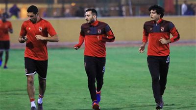 محمد هاني يشارك في تدريبات الأهلي الجماعية بعد تعافيه من الإصابة