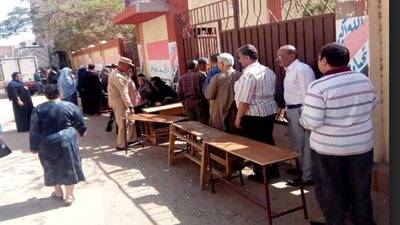 إقبال كثيف على لجان الاستفتاء في بلد الـ