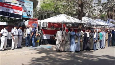 اصطفاف المواطنين للتصويت بالمعادى