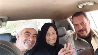 أكبر معمرة بالقليوبية تدلي بصوتها في الاستفتاء على الدستور بشبين القناطر